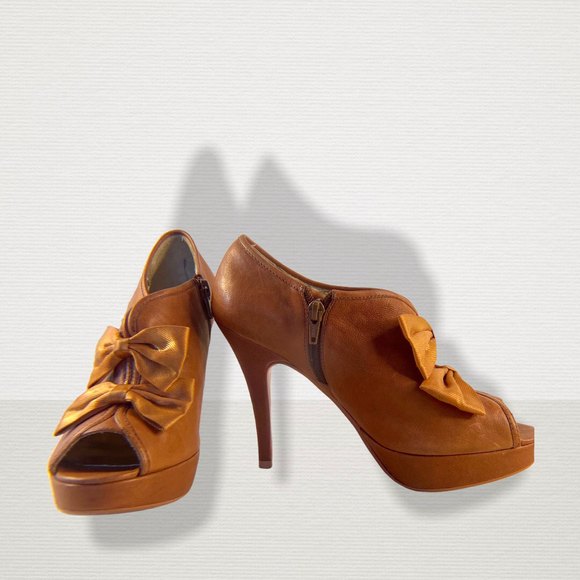 Poetic Licence London Heels size 6.5 US, 4.5" heel Brown/Tan with two bows - Picture 10 of 12